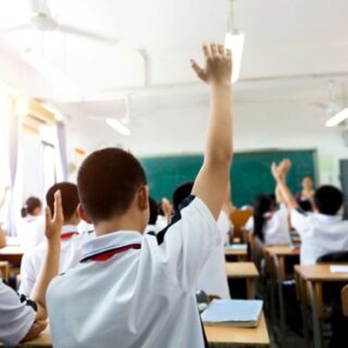 High-engagement techniques for large groups in the English classroom