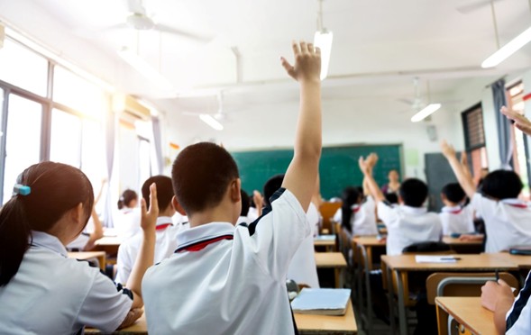 High-engagement techniques for large groups in the English classroom