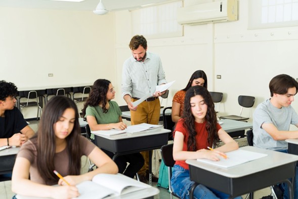 High-engagement techniques for large groups in the English classroom